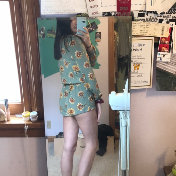 Floral Romper - Picture 2 of 2